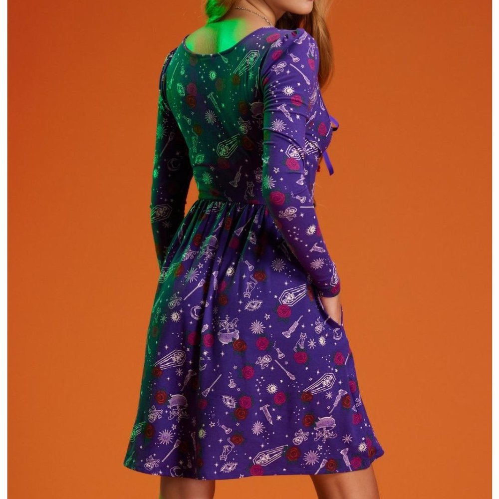 Hot Topic Her Universe Disney Hocus Pocus Icons Lace-Up Purple Dress Size 0 NWOT - Picture 3 of 8